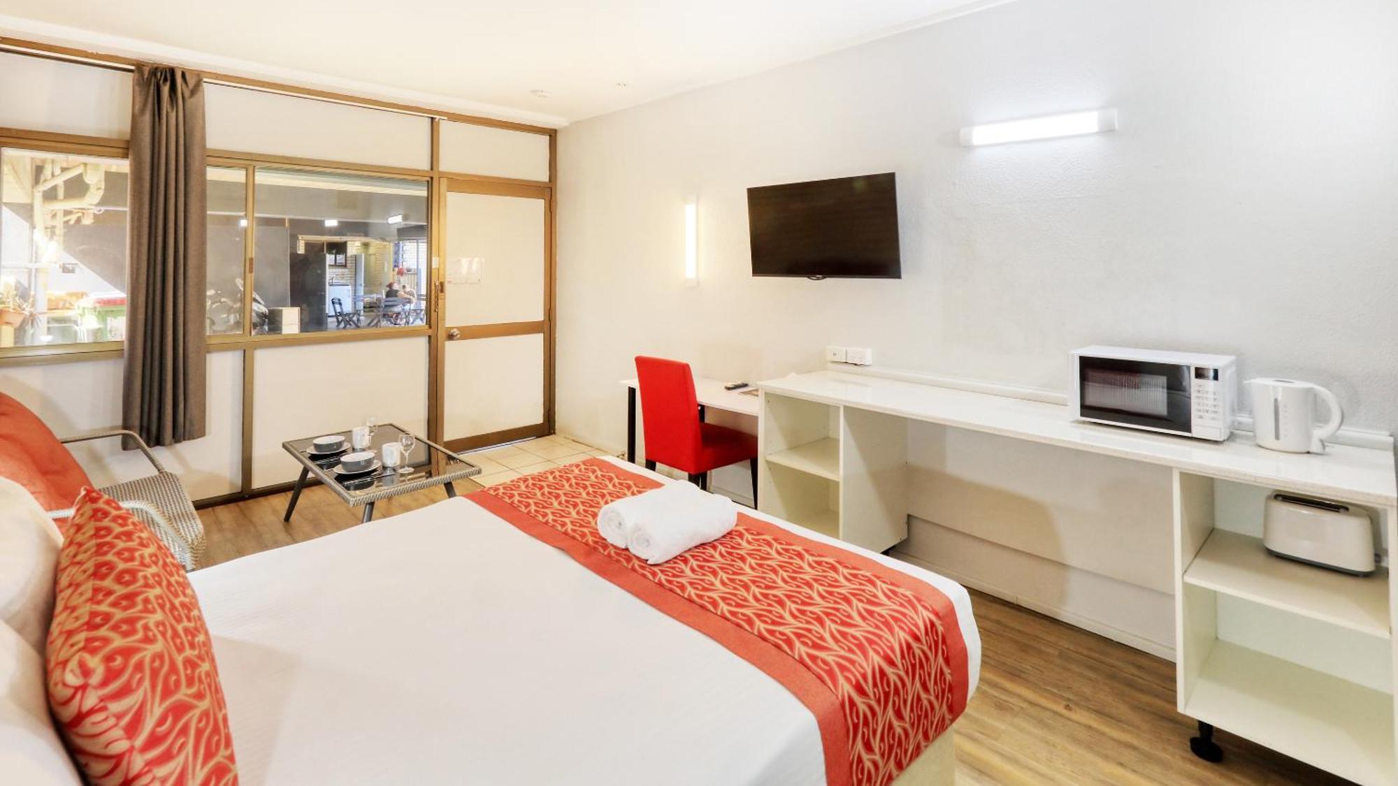 Tropical Gateway Motor Inn Рокгемптон Экстерьер фото
